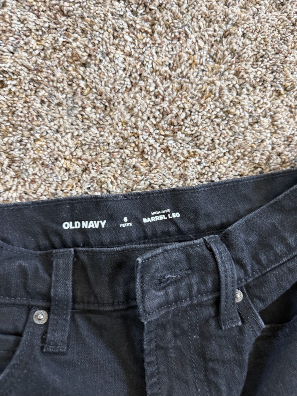 Old Navy Black High-Waisted Barrel
Ankle Jeans - Picture 4 of 6